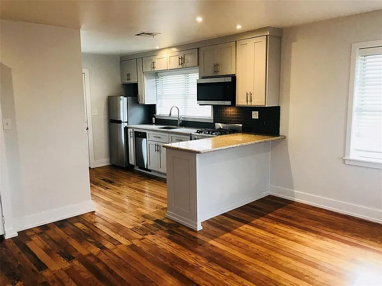 100 W Madison Cor #A — Photo 5