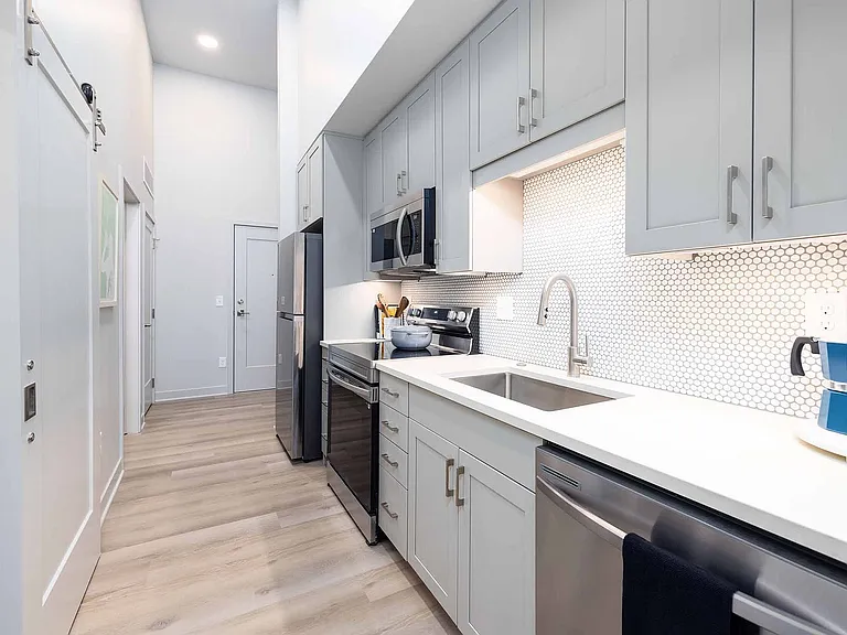 19 - Jaeger Square - Kitchen