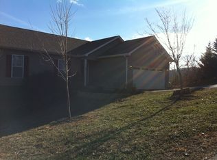 18 Harmony Ridge Rd, Candler, NC 28715