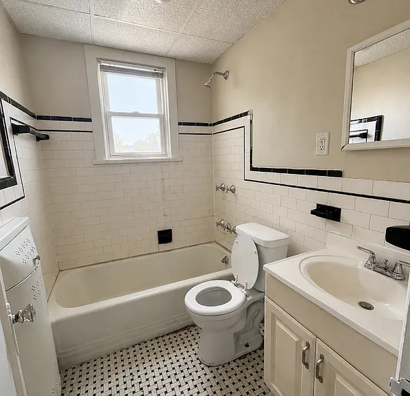 37 W Parkwood St #6 — Photo 7