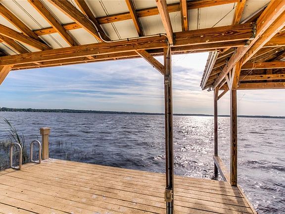 2nd image of 3025 Lakeshore Dr