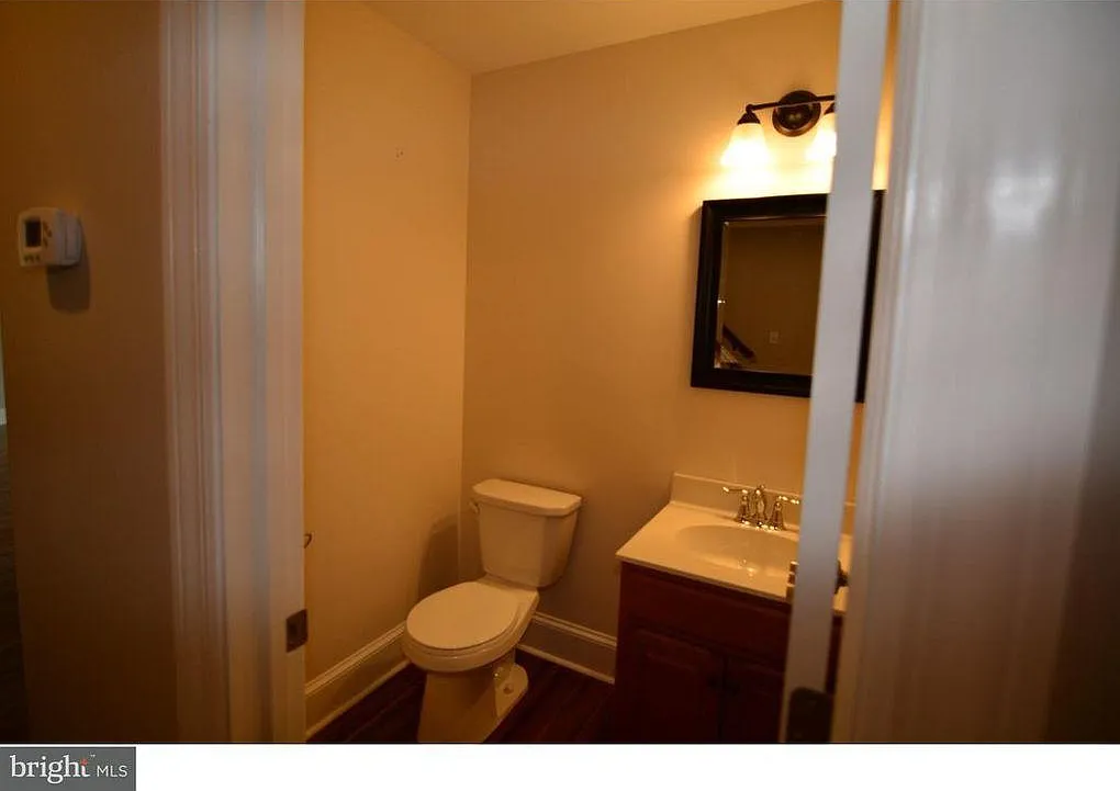 3 bed, 2.5 bath, 1700 sqft, $2,500 — Photo 2