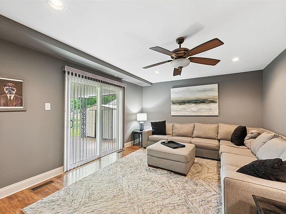 5th image of 819 Walden Dr