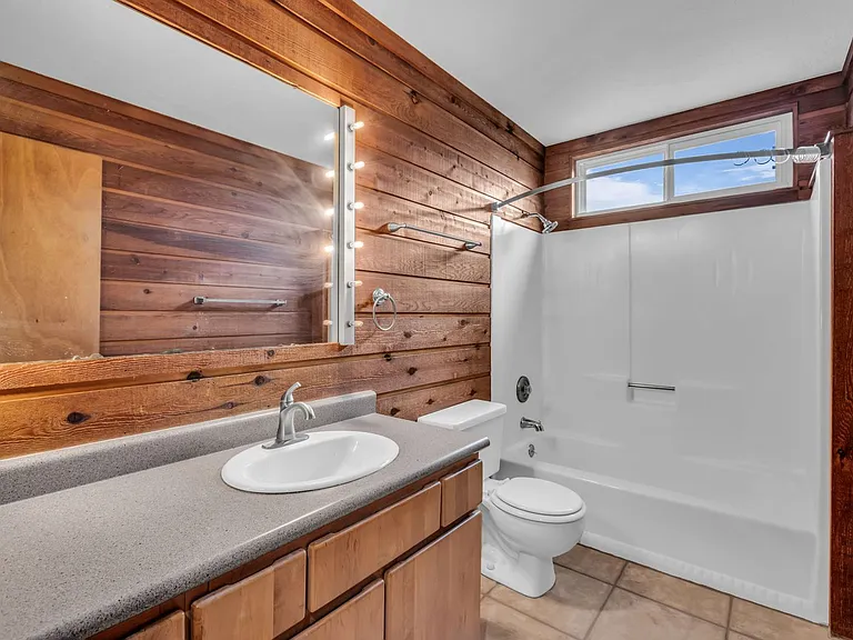 2320 Calumet Cir #B — Photo 16
