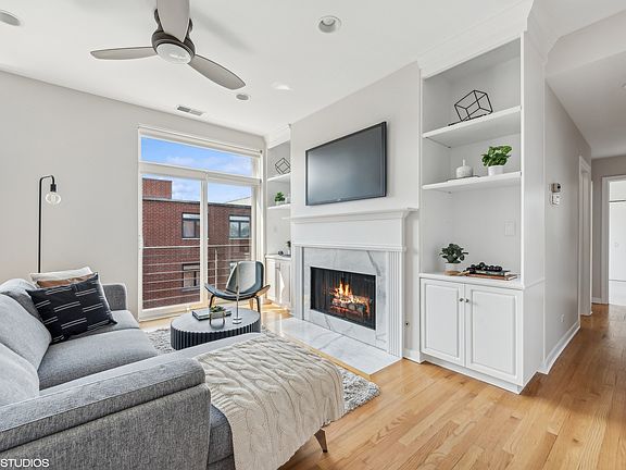 2nd image of 1830 N Winchester Ave APT 316