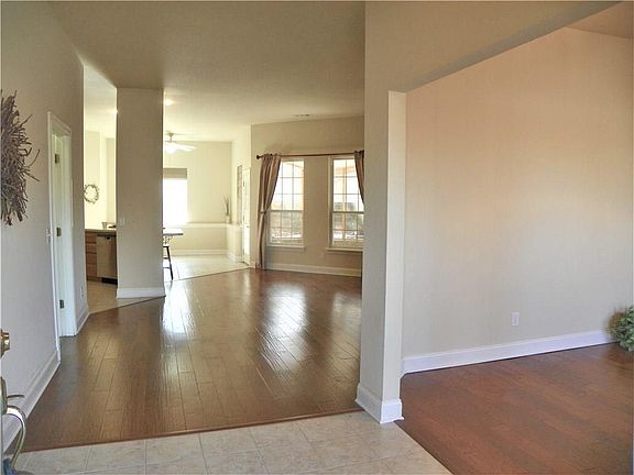 4th image of 16 Heather Dr