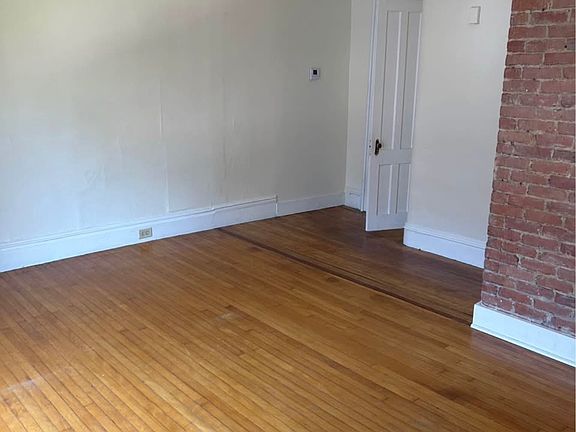 4th image of 416 Glen St APT 2