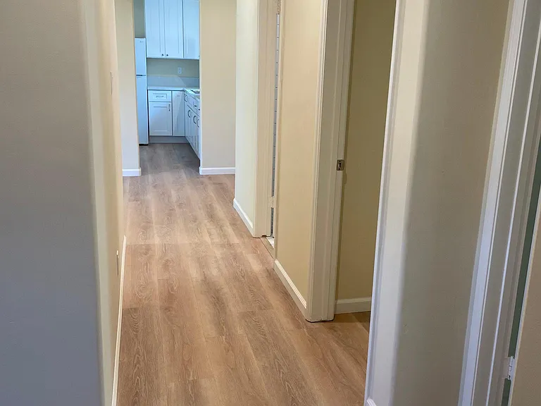 240 Potter St — Photo 12