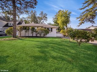 119 E Ellis Ave, Libertyville, IL 60048