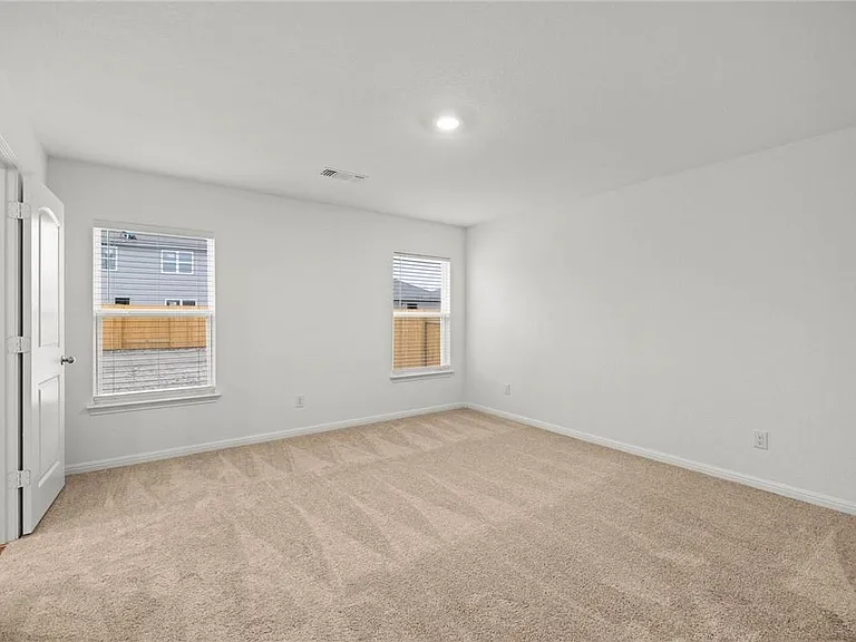 101 Fairfax Ln — Photo 16