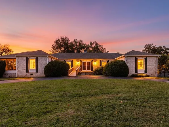 840 Hawthorne Ln, Waynesboro, VA 22980