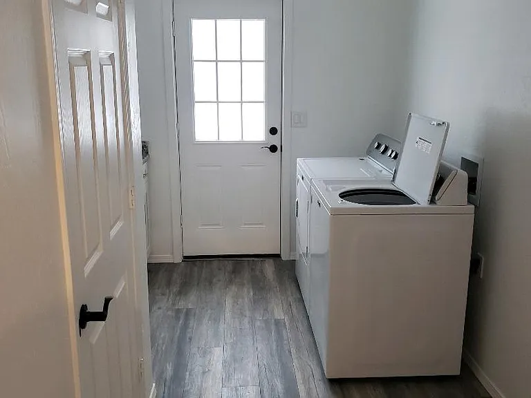373 Scott Ln — Photo 7