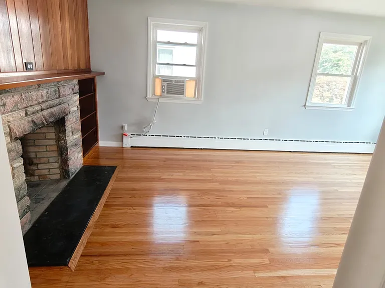 195 Alpine St — Photo 4