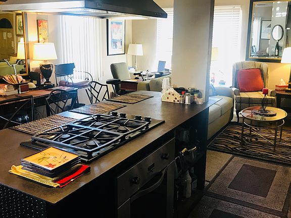  Open concept kitchen 