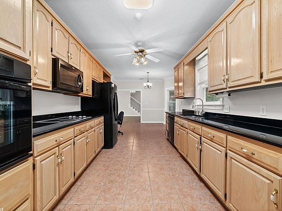 4th image of 12585 Briarwood Dr