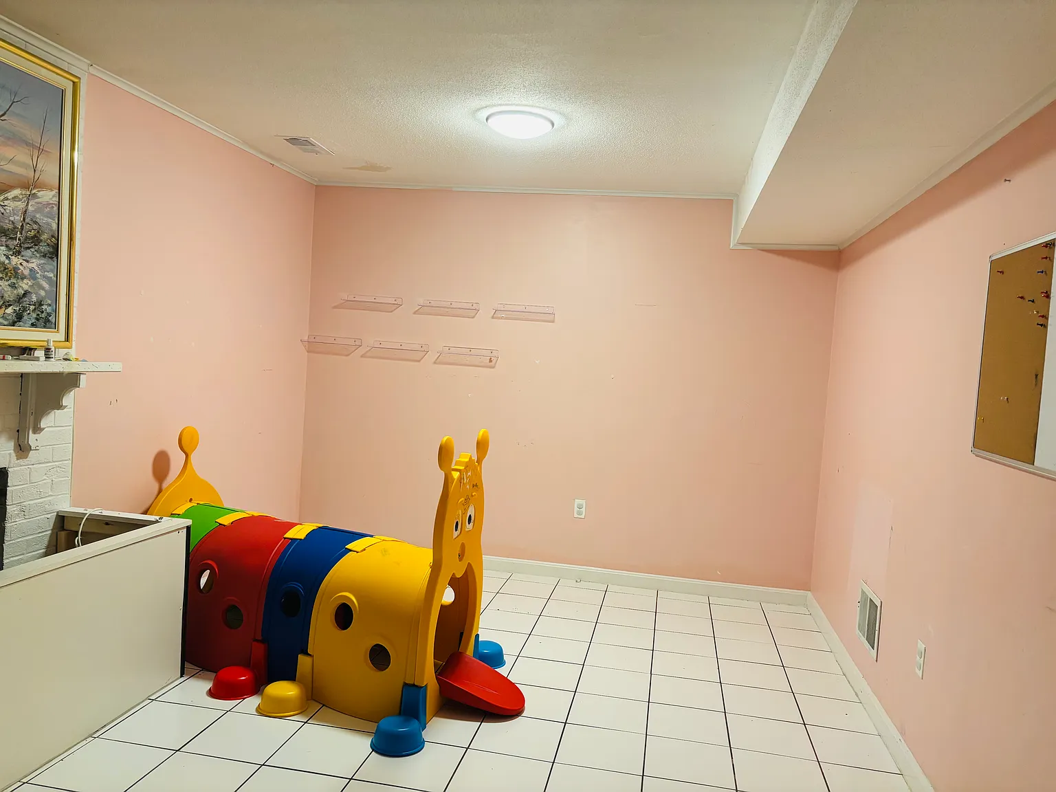 1 bed, 1600 sqft, $1,200 — Photo 3