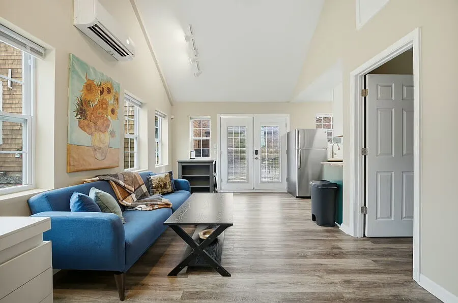 1 bed, 1.0 bath, 650 sqft, $2,600 — Photo 2