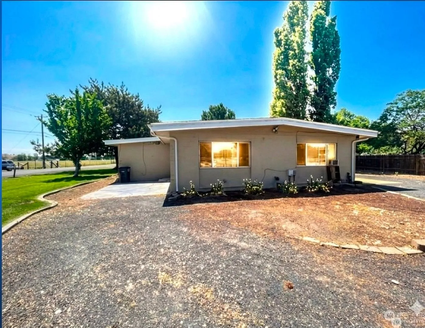 Charming 2BR Duplex in Moses Lake — Photo 2