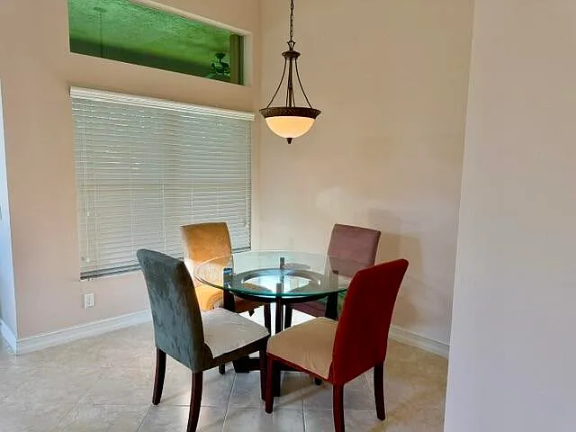 3 bed, 2.5 bath, 2340 sqft, $5,395 — Photo 4