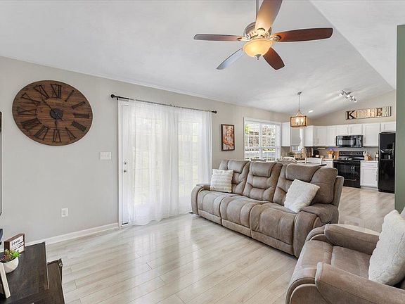 2nd image of 150 Sage Ln