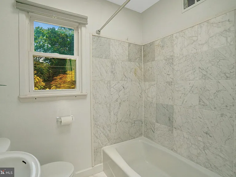 8015 New Market Rd — Photo 19