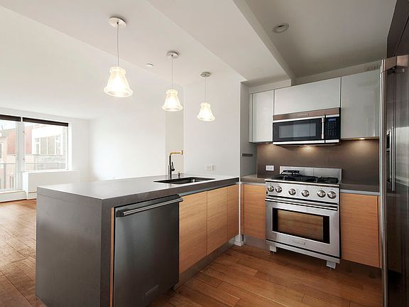 4th image of 2280 8th Ave APT 7C