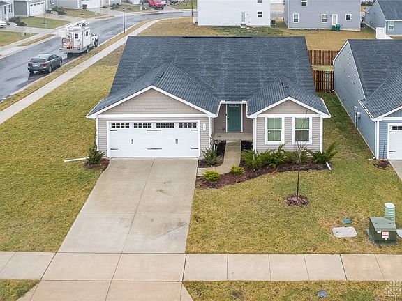 3rd image of 195 Skyway Dr