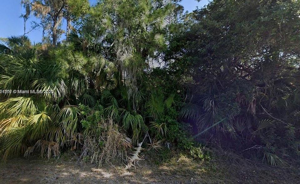 2nd image of 18422 Oxford Ave