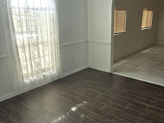 3rd image of 6717 Mariposa Dr