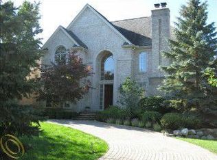 2379 Heronwood Dr, Bloomfield Hills, MI