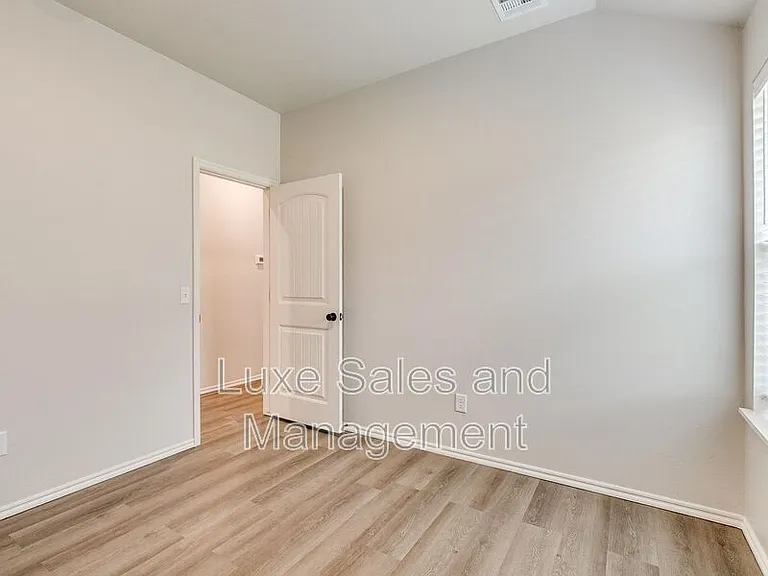 8002 NW 105th Ter — Photo 17