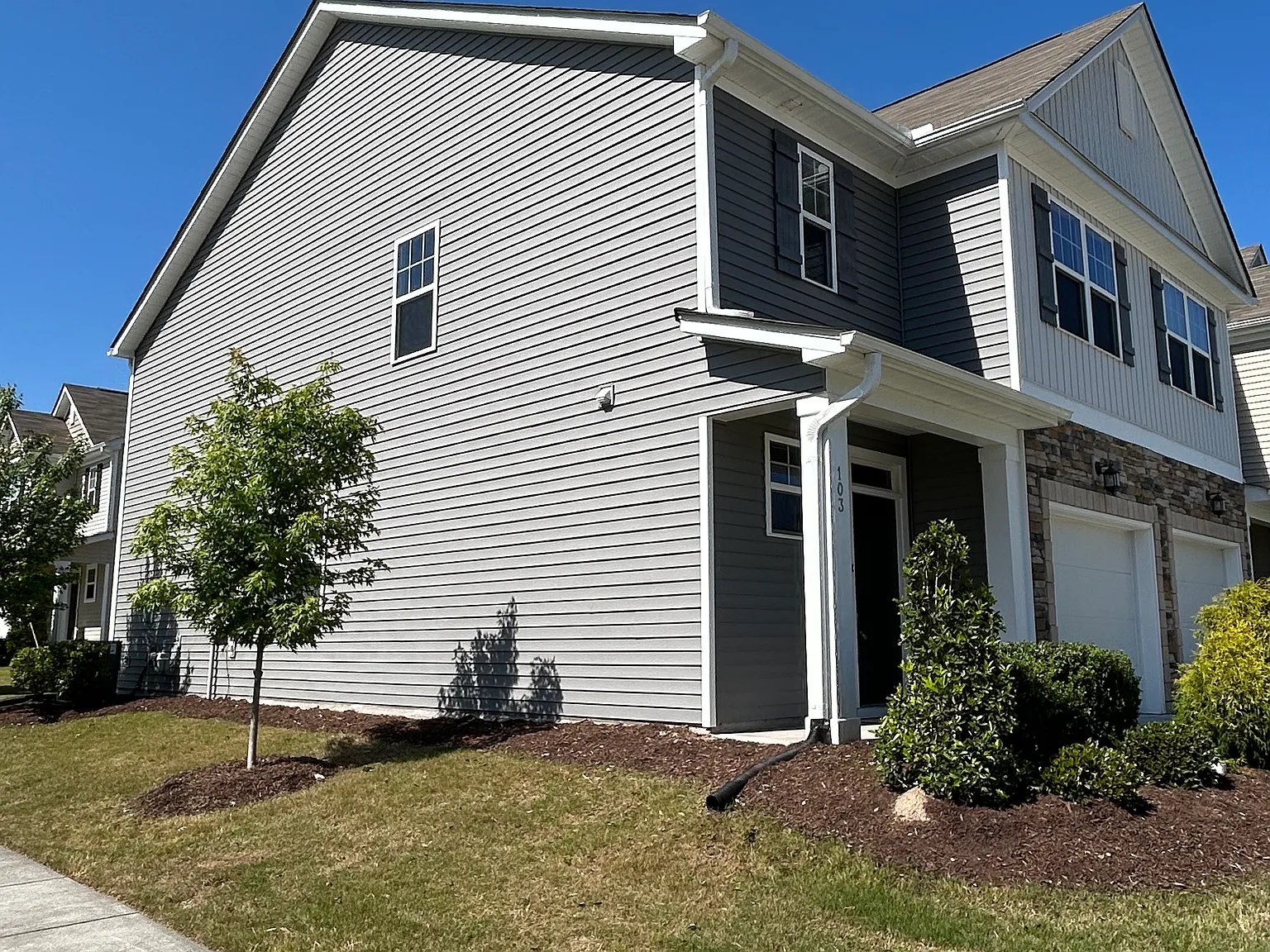 3 bed, 2.5 bath, 1748 sqft, $2,100 — Photo 2