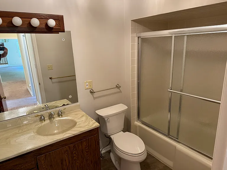511 E Royalton Rd — Photo 16