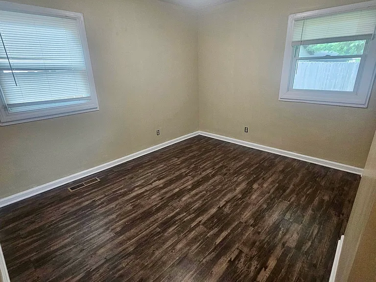 418 W Janet Dr — Photo 3