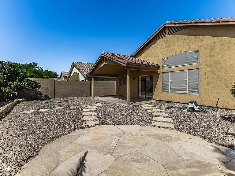 1145 E Windsor Dr — Photo 2