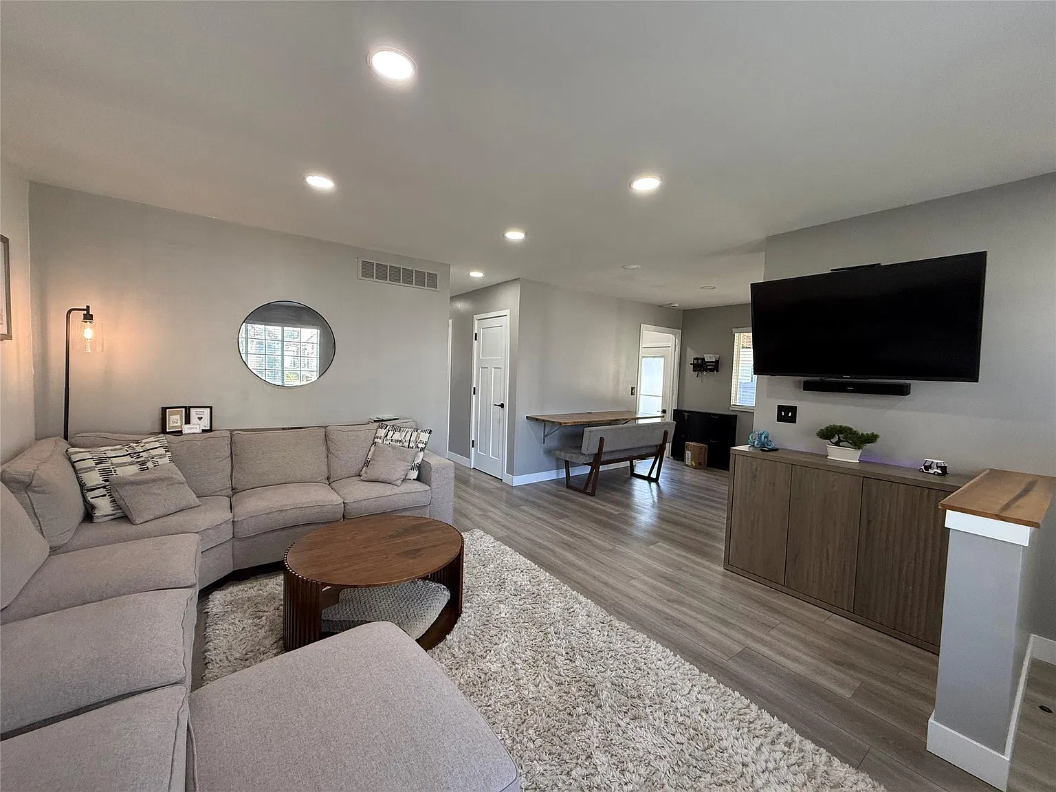 3 bed, 1.5 bath, 973 sqft, $2,300 — Photo 4