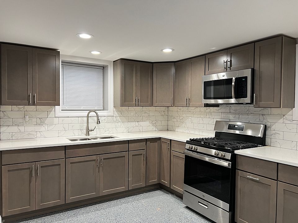 Large kitchen with new cabinets, quartz countertops & new appliances.