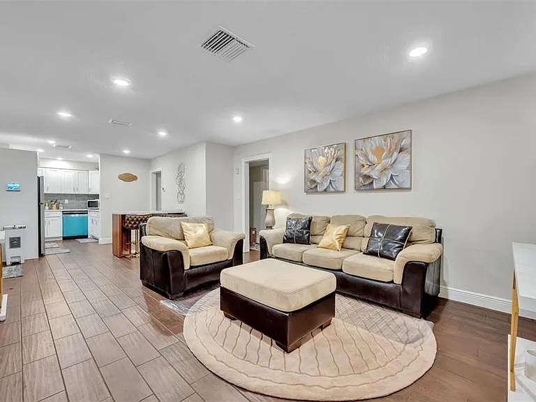 1221 Elinore Dr — Photo 3