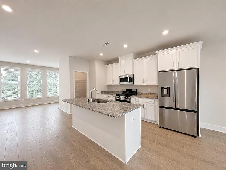 135 Heyford Dr — Photo 15