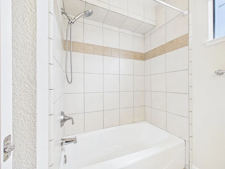300 Glenwood Cir #273 — Photo 11