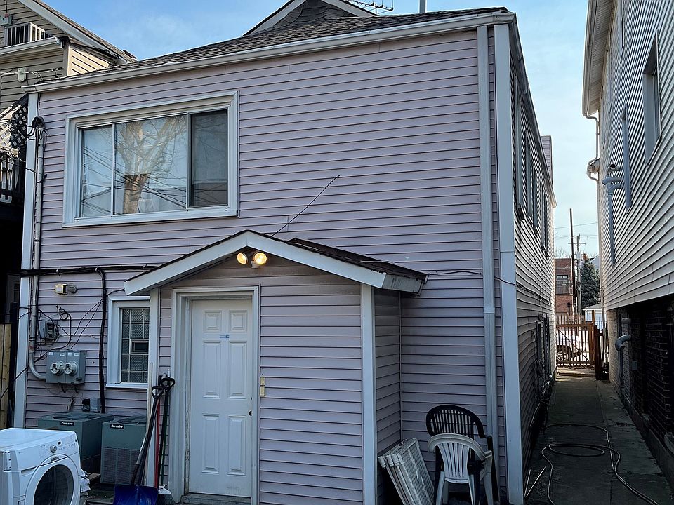 2nd image of 2932 N Hoyne Ave
