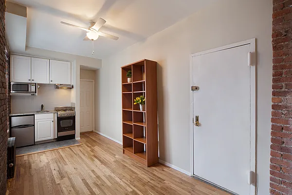 Rented by CORE | media 9