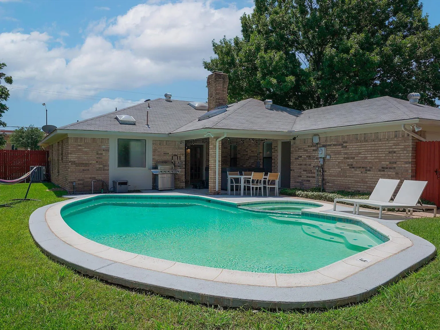 1613 E Spring Valley Rd — Photo 1