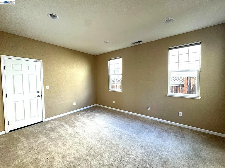 1669 Marina Way — Photo 5