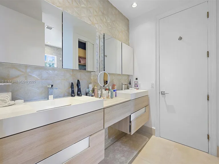 19460 39th Ct — Photo 18
