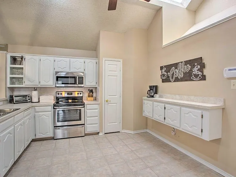 6325 Wildhaven Dr — Photo 9