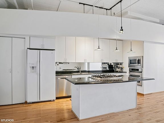 2nd image of 728 W Jackson Blvd APT 303