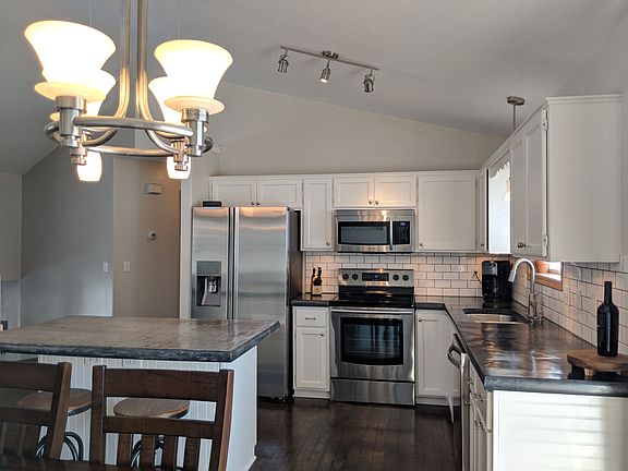 2nd image of 25732 Goldfinch Ave