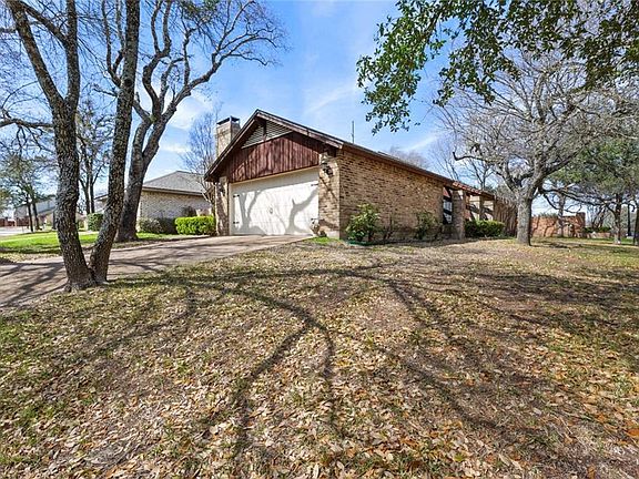 3rd image of 60 Sugar Creek Pl