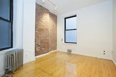 Rented by Space Marketing Shop